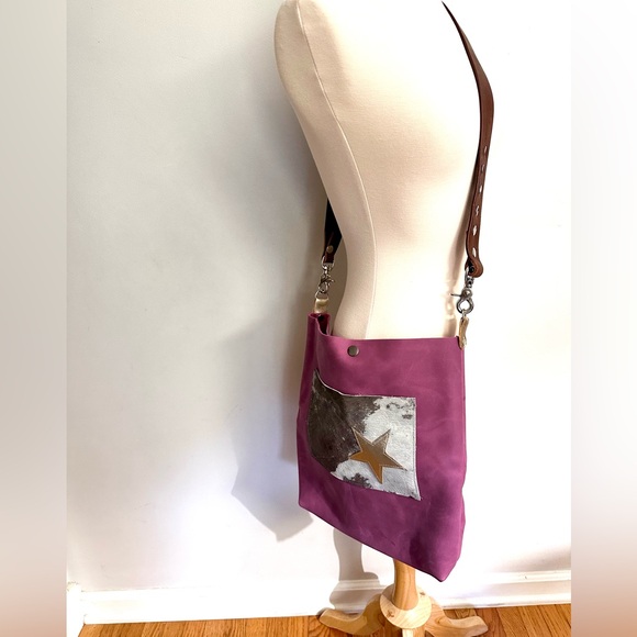 B.A.G. Bad A💗💗 Girls crossbody all leather purse - Picture 4 of 16